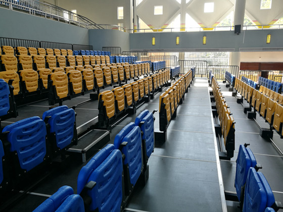 后置式高靠背翻板椅伸縮看臺-帶扶手 后置式高靠背翻板椅伸縮看臺-帶扶手