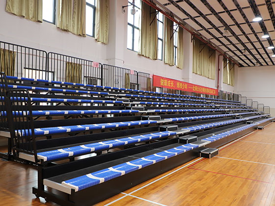 前置式低靠背注塑座椅伸縮看臺(電動/手動) 前置式低靠背注塑座椅伸縮看臺(電動/手動)