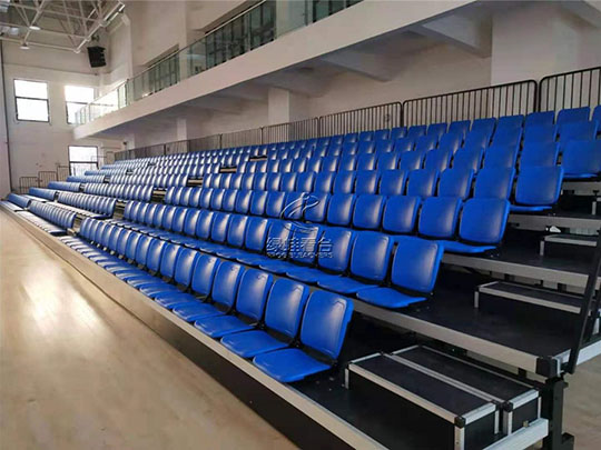 手動伸縮看臺-前置翻板吹塑座椅 手動伸縮看臺-前置翻板吹塑座椅