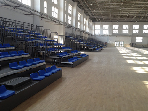 喀什民語中學(xué)體育館伸縮看臺(tái)