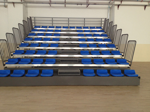 喀什民語中學(xué)體育館伸縮看臺(tái)