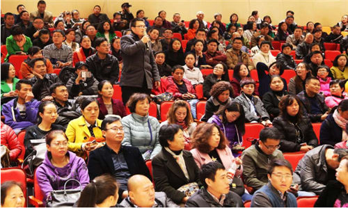 綠蛙成功落戶于樂灣國際實(shí)驗(yàn)小學(xué)多功能廳