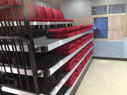 南昌市某公安消防大隊(duì)軟包椅伸縮看臺(tái)