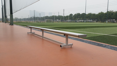 綠蛙鋁制看臺(tái)現(xiàn)身伊之密體育運(yùn)動(dòng)公園