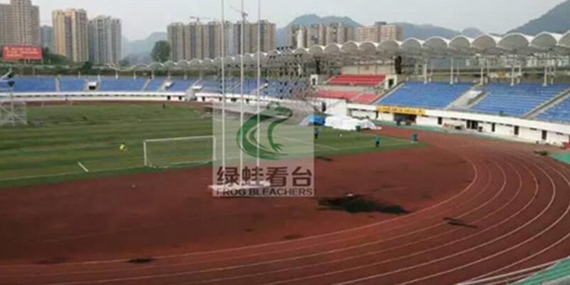 大器晚成宣講活動，貴定縣體育場(chǎng)披上綠蛙看臺(tái)美麗衣裝