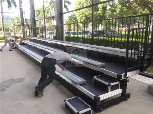 綠蛙簡(jiǎn)易活動(dòng)看臺(tái)入駐深圳坪山新區(qū)社區(qū)