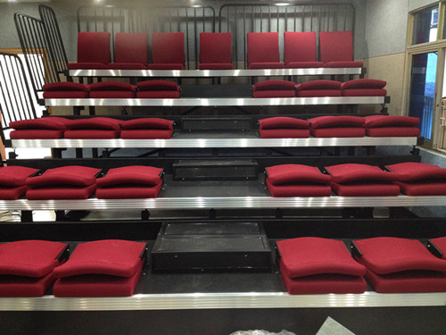 南昌市某公安消防大隊(duì)軟包椅伸縮看臺(tái)