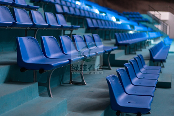 綠蛙中空吹塑側(cè)裝座椅