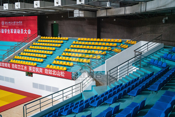 綠蛙中空吹塑側(cè)裝座椅