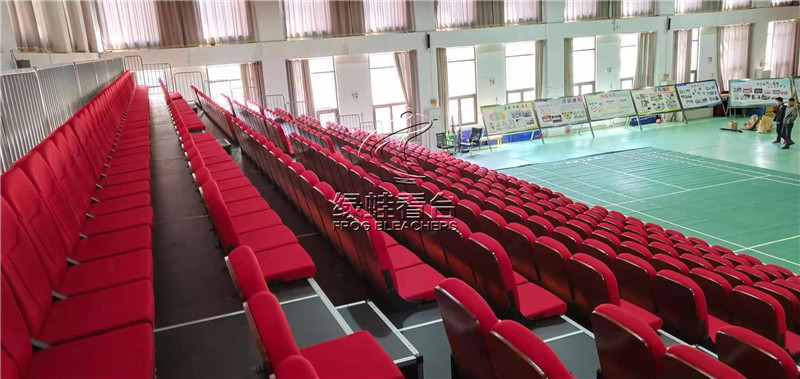 山東濟(jì)南長清區(qū)第二初級中學(xué)看臺座椅