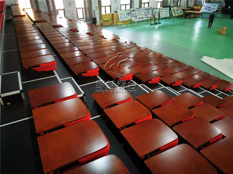 山東濟(jì)南長清區(qū)第二初級中學(xué)看臺座椅
