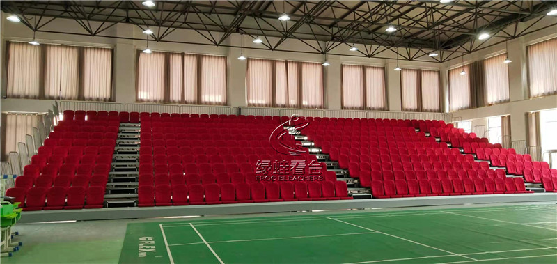 山東濟(jì)南長清區(qū)第二初級中學(xué)看臺座椅