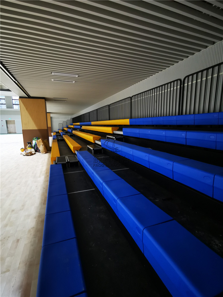 深圳沙壆學(xué)校體育館看臺(tái)座椅