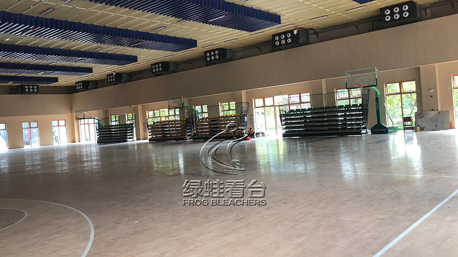 廣州斐特思公學籃球館看臺座椅