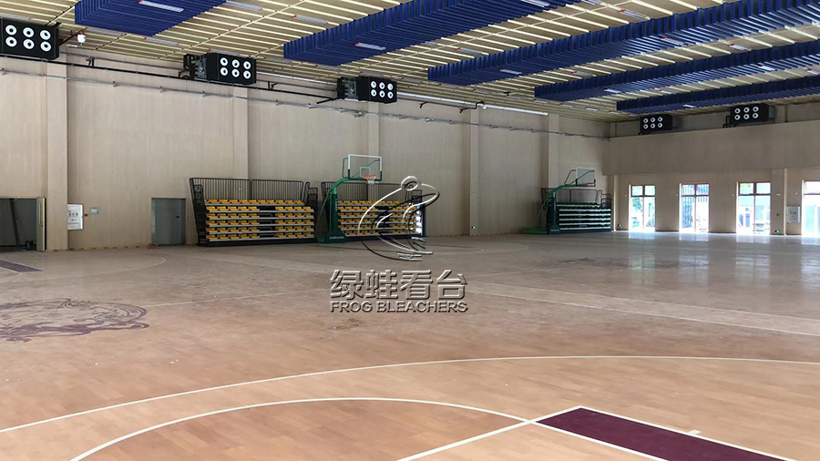 廣州斐特思公學籃球館看臺座椅