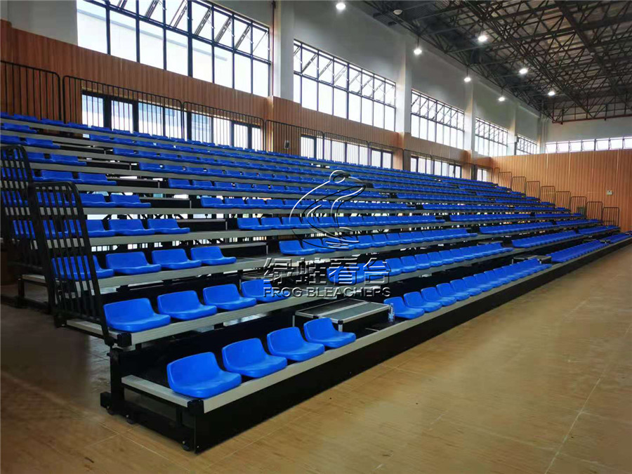 韶山學(xué)校高新校區(qū)體育館看臺(tái)座椅