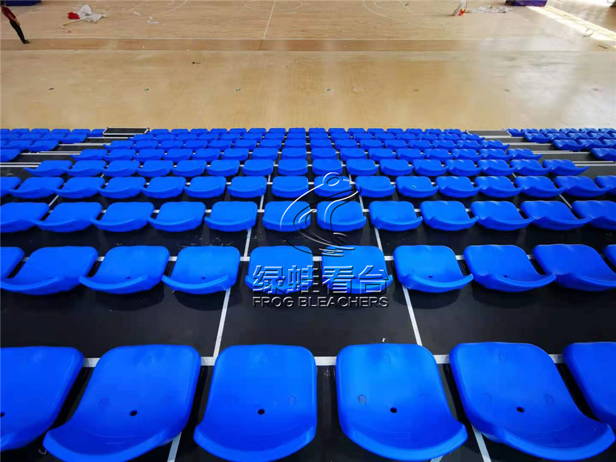 韶山學(xué)校高新校區(qū)體育館看臺(tái)座椅
