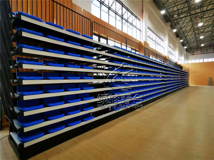 韶山學(xué)校高新校區(qū)體育館看臺(tái)座椅