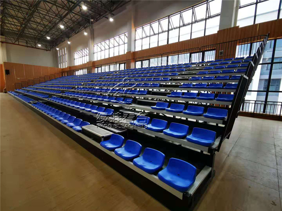 韶山學(xué)校高新校區(qū)體育館看臺(tái)座椅