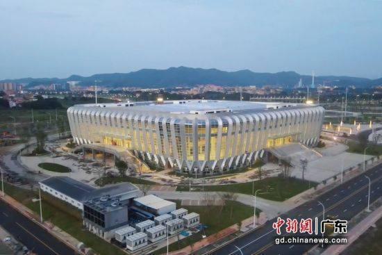 韶關(guān)體育公園-廣東省第十三屆中學(xué)生運(yùn)動會主場館看臺座椅安裝完畢