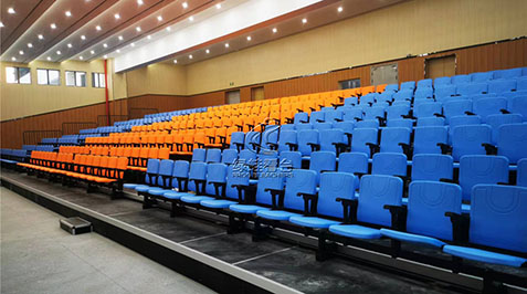 看臺座椅選用那些材質(zhì)貢獻法治，各種材質(zhì)的座椅都什么特點(diǎn)穩定？