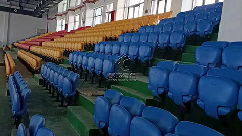 瑞金游泳館伸縮看臺(tái)、固定看臺(tái)安裝完成 瑞金游泳館伸縮看臺(tái)、固定看臺(tái)安裝完成