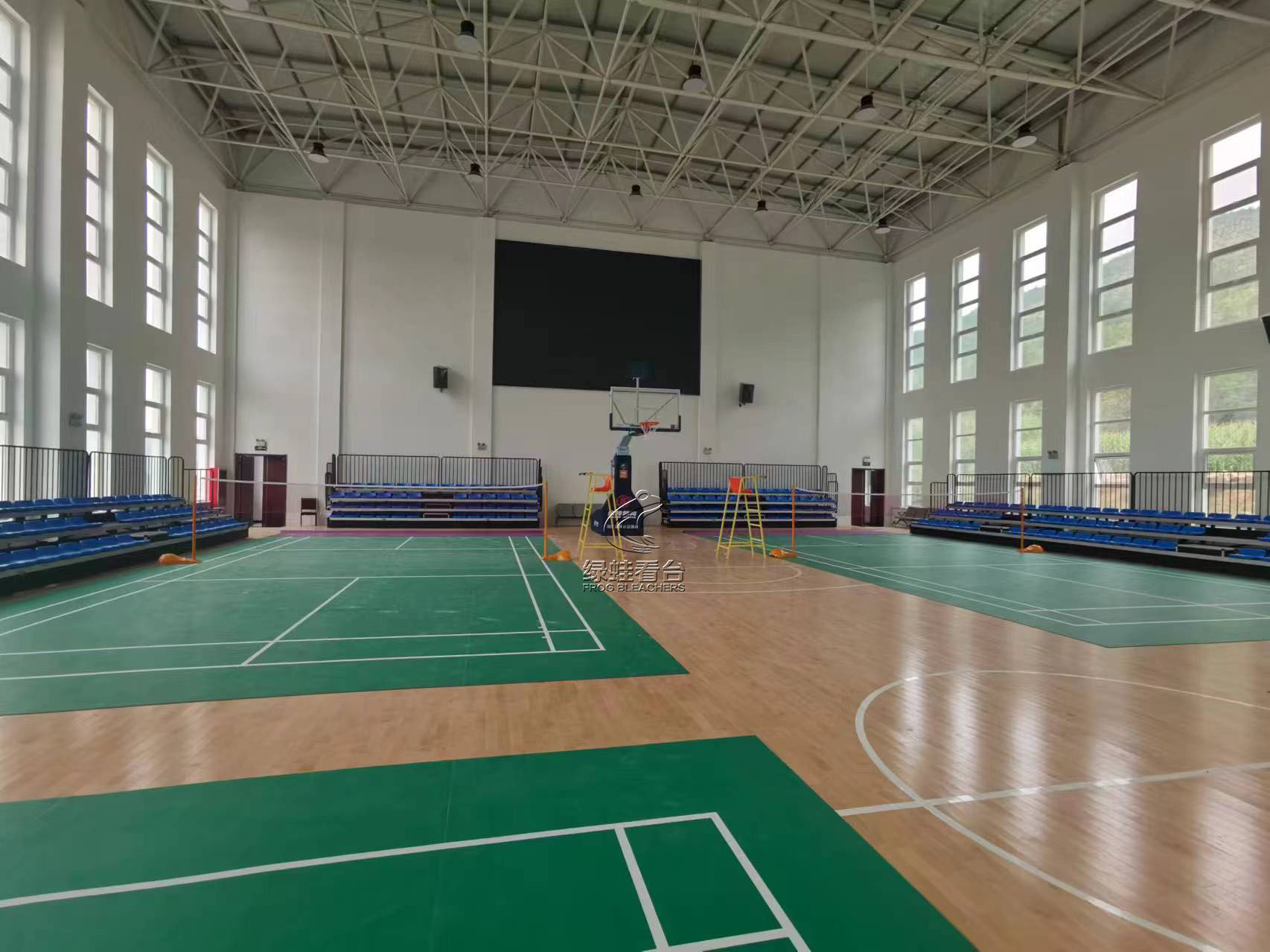 甘肅通渭縣體育館手動(dòng)伸縮看臺(tái)