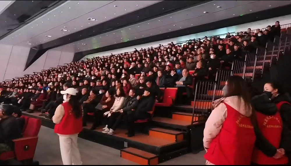 伸縮看臺(tái)座椅的結(jié)構(gòu)優(yōu)化：如何提高承重與穩(wěn)定性助力各業？